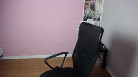 Snapshot of viktoria_lovely chatting on 09.16.25 viktoria_lovely online show from 09.16.25