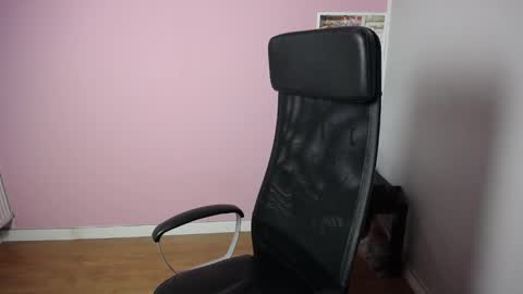 Snapshot of viktoria_lovely chatting on 09.17.25 viktoria_lovely online show from 09.17.25