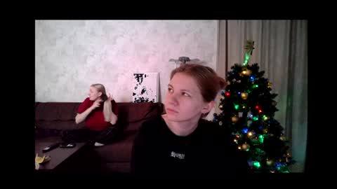 Snapshot of viktorlonsky chatting on 12.20.24 viktorlonsky online show from 12.20.24