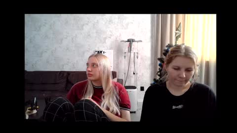 Snapshot of viktorlonsky chatting on 12.20.24 viktorlonsky online show from 12.20.24