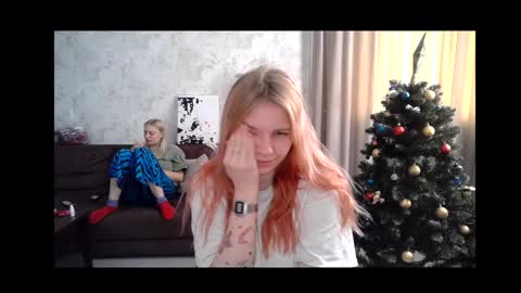 Snapshot of viktorlonsky chatting on 12.25.24 viktorlonsky online show from 12.25.24