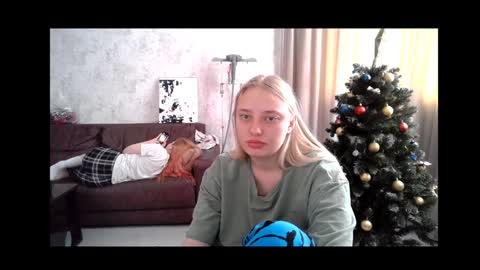 Snapshot of viktorlonsky chatting on 12.25.24 viktorlonsky online show from 12.25.24