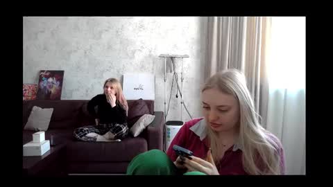 Snapshot of viktorlonsky chatting on 02.10.25 viktorlonsky online show from 02.10.25