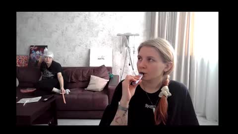 Snapshot of viktorlonsky chatting on 02.14.25 viktorlonsky online show from 02.14.25