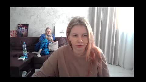 Snapshot of viktorlonsky chatting on 02.18.25 viktorlonsky online show from 02.18.25