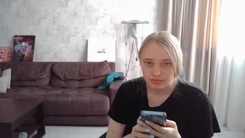 Snapshot of viktorlonsky chatting on 02.25.25 viktorlonsky online show from 02.25.25