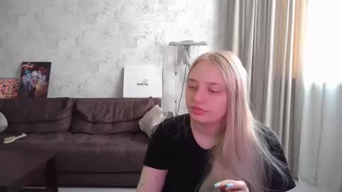 Snapshot of viktorlonsky chatting on 03.10.25 viktorlonsky online show from 03.10.25