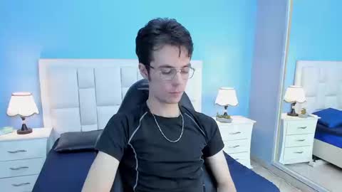 Snapshot of viktornoir chatting on 09.12.25 viktornoir online show from 09.12.25