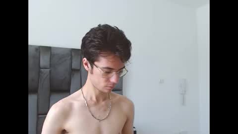 Snapshot of viktornoir chatting on 09.13.25 viktornoir online show from 09.13.25