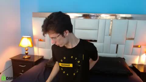 Snapshot of viktornoir chatting on 09.24.25 viktornoir online show from 09.24.25