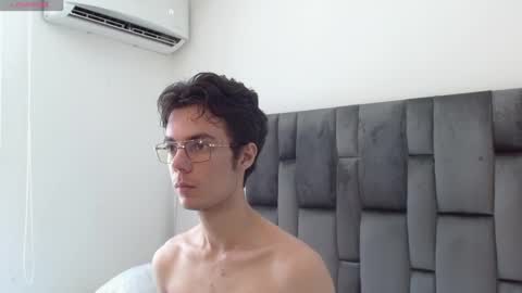 Snapshot of viktornoir chatting on 09.29.25 viktornoir online show from 09.29.25