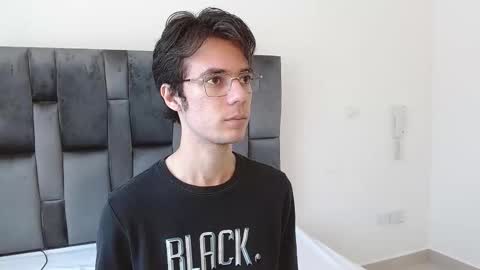 Snapshot of viktornoir chatting on 10.14.25 viktornoir online show from 10.14.25