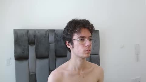 Snapshot of viktornoir chatting on 10.18.25 viktornoir online show from 10.18.25