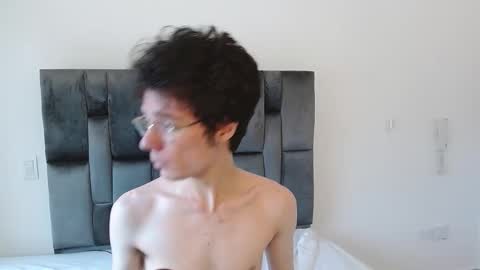 Snapshot of viktornoir chatting on 10.23.25 viktornoir online show from 10.23.25