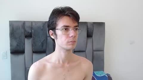 Snapshot of viktornoir chatting on 10.26.25 viktornoir online show from 10.26.25