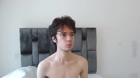 Snapshot of viktornoir chatting on 10.28.25 viktornoir online show from 10.28.25