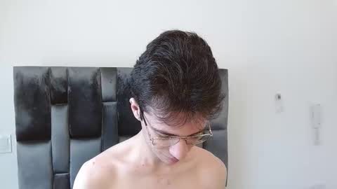 Snapshot of viktornoir chatting on 10.31.25 viktornoir online show from 10.31.25