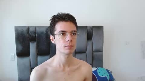 Snapshot of viktornoir chatting on 11.04.25 viktornoir online show from 11.04.25