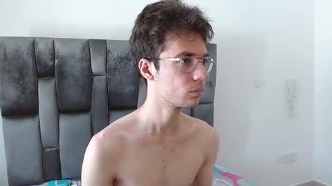 Snapshot of viktornoir chatting on 11.12.25 viktornoir online show from 11.12.25