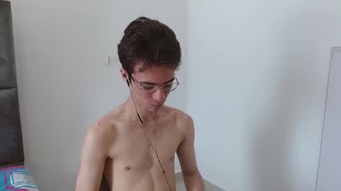 Snapshot of viktornoir chatting on 11.14.25 viktornoir online show from 11.14.25