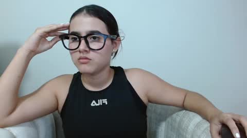 Snapshot of vikysexy28 chatting on 02.18.25 vikysexy28 online show from 02.18.25