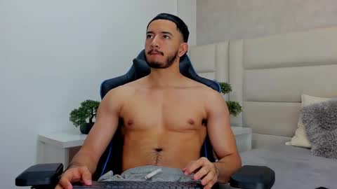 Snapshot of vilaty_makris chatting on 09.18.25 Vitaly online show from 09.18.25