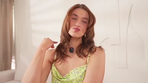 Snapshot of villanelle_l chatting on 02.05.26 Lana online show from 02.05.26