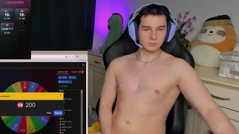 Vincent Strong online show from 12.20.25