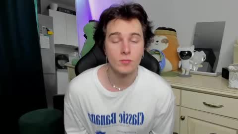 Vincent Strong online show from 04.19.26