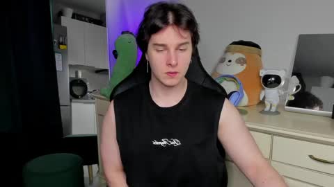 Vincent Strong online show from 04.25.26