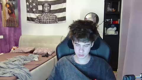 Snapshot of vinnie_06 chatting on 09.19.25 vinnie online show from 09.19.25