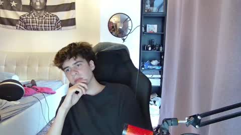 Snapshot of vinnie_06 chatting on 10.14.25 vinnie online show from 10.14.25