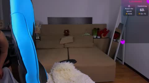 Snapshot of viola__shy chatting on 02.11.26 Viola online show from 02.11.26