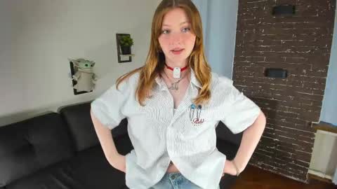 Viola but friends call me Sisi online show from 05.29.26