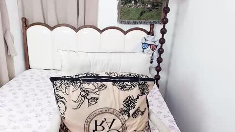 Snapshot of violazona chatting on 03.18.26 Zona online show from 03.18.26