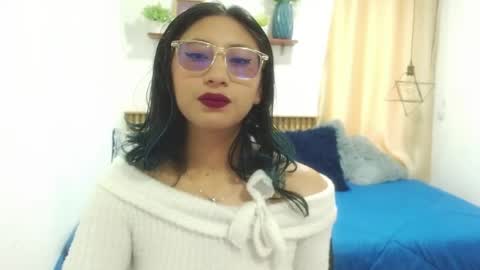 Snapshot of violet_2003 chatting on 05.19.26 V I O L E T online show from 05.19.26