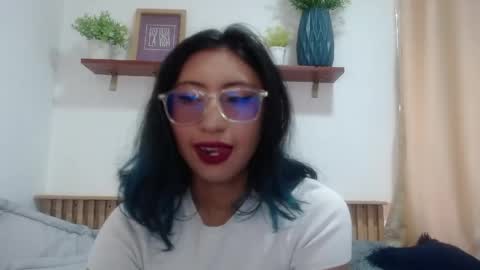 Snapshot of violet_2003 chatting on 05.29.26 V I O L E T online show from 05.29.26