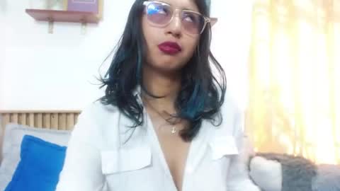 Snapshot of violet_2003 chatting on 06.25.26 V I O L E T online show from 06.25.26