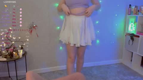 Snapshot of violet____h chatting on 01.12.25 violet____h online show from 01.12.25