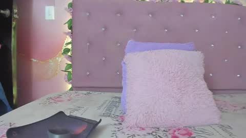 Snapshot of violet__taylor_ chatting on 05.26.26 violet__taylor_ online show from 05.26.26