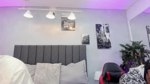 Snapshot of violet_and_myers chatting on 11.11.25 Violet and Myers online show from 11.11.25