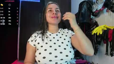 Snapshot of violet_bdsmx chatting on 06.18.26 Kim online show from 06.18.26