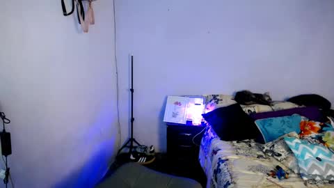 violet_hyuga online show from 02.20.25