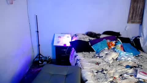 violet_hyuga online show from 02.20.25