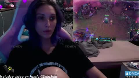 Snapshot of violet_noir_ chatting on 11.12.25 Deya online show from 11.12.25