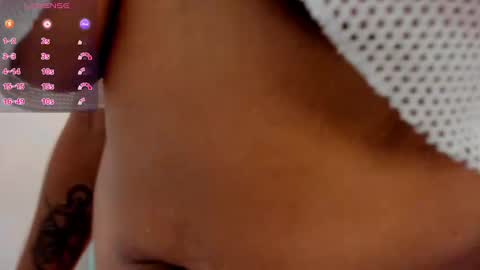 Snapshot of violet_roux chatting on 09.27.25 violet_roux online show from 09.27.25