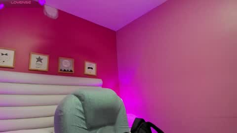 violet_sinclair online show from 04.21.26