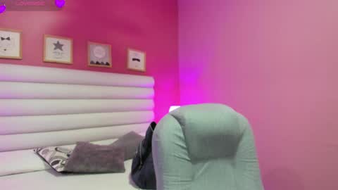 violet_sinclair online show from 05.04.26
