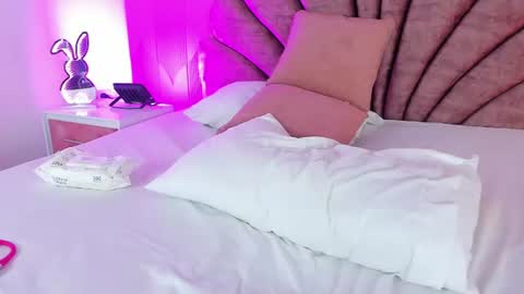 violet_smith01 online show from 07.06.26