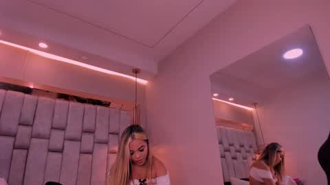 Snapshot of violeta_abel chatting on 11.19.25 Violeta online show from 11.19.25